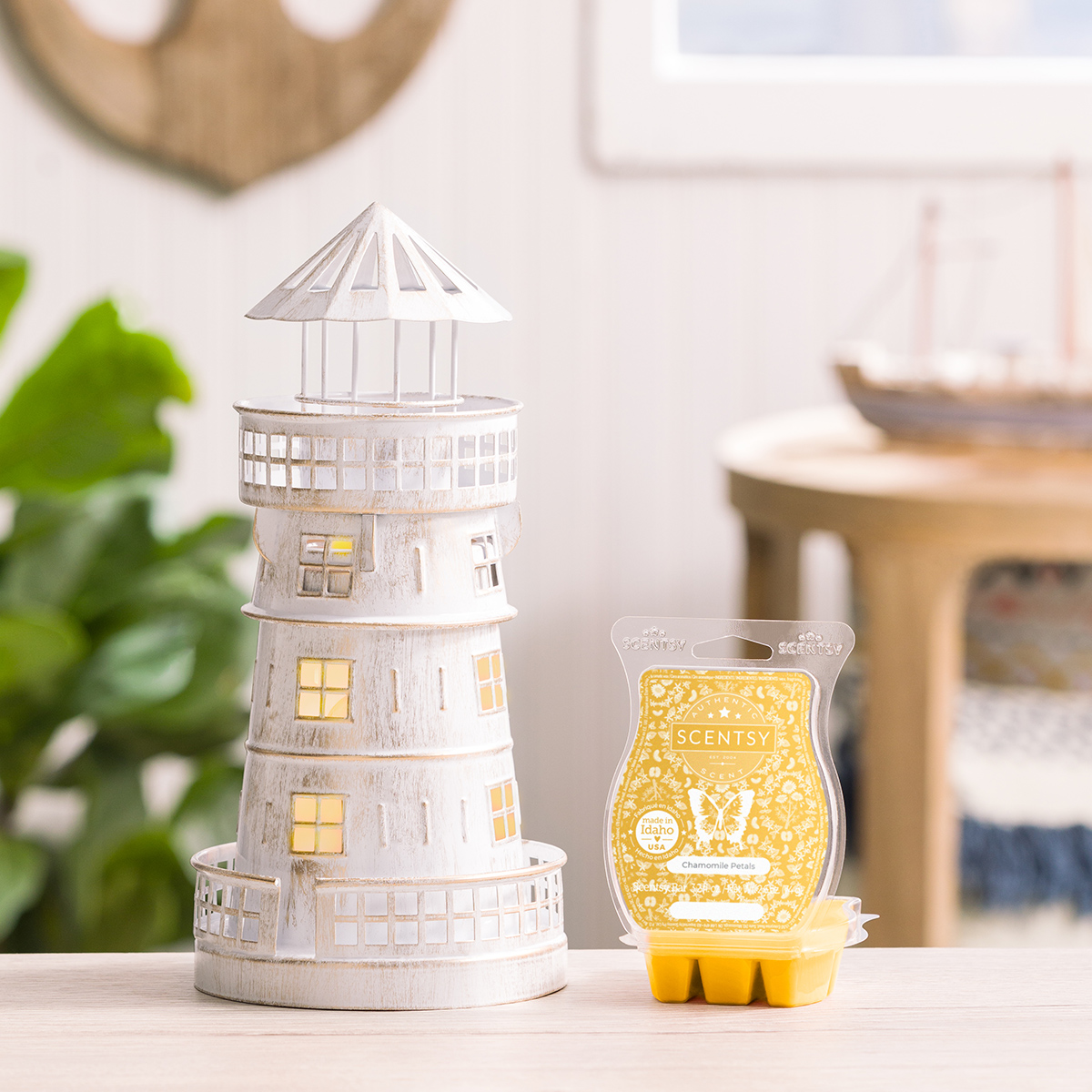 Scentsy Warmer Of The Month Light Your Way & Chamomile Petals Scent for April 2023